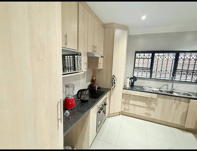 4 BEDROOM TOWNHOUSE FOR SALE IN VANDERBIJLPARK SE 3